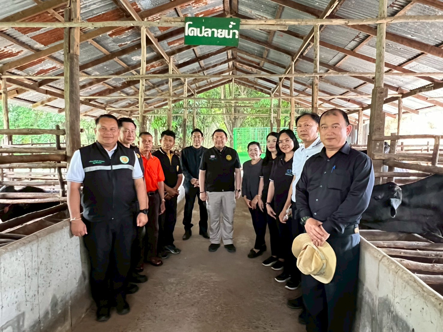 title - เลขาธิการ ส.ป.ก. ตรวจเยี่ยม ส.ป.ก.ยโสธร และลงพื้นที่ตรวจเยี่ยมกลุ่มวิสาหกิจชุมชนโคขุนหนองแหน และศูนย์ต้นแบบเกษตรทฤษฎีใหม่ในเขตปฏิรูปที่ดิน (นายสุริยา  หงษ์ลอยวงษ์) จังหวัดยโสธร